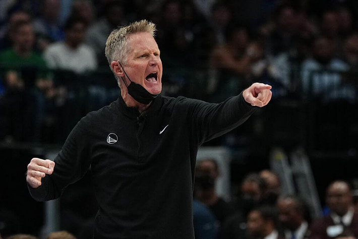 Steve Kerr and his coaching staff are delivering a masterpiece series vs. Mavs