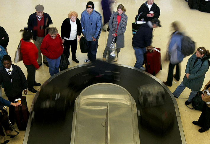 Don’t Check Luggage This Summer, Warn Experts